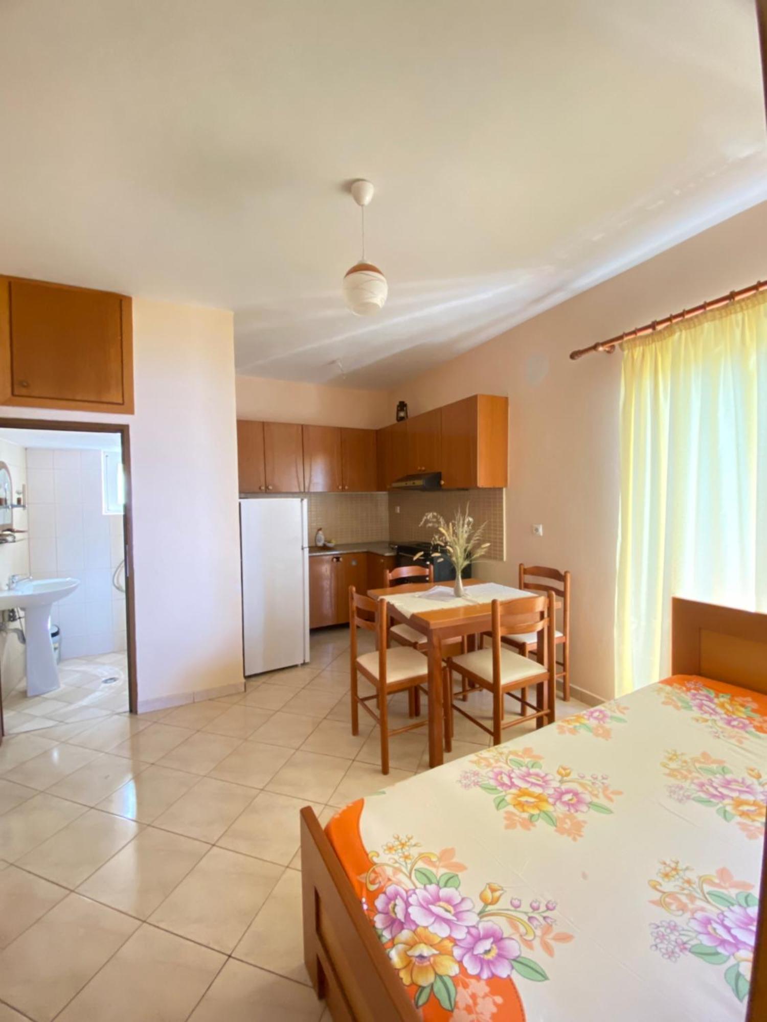 Erika'S House Apartment Lukove Ngoại thất bức ảnh