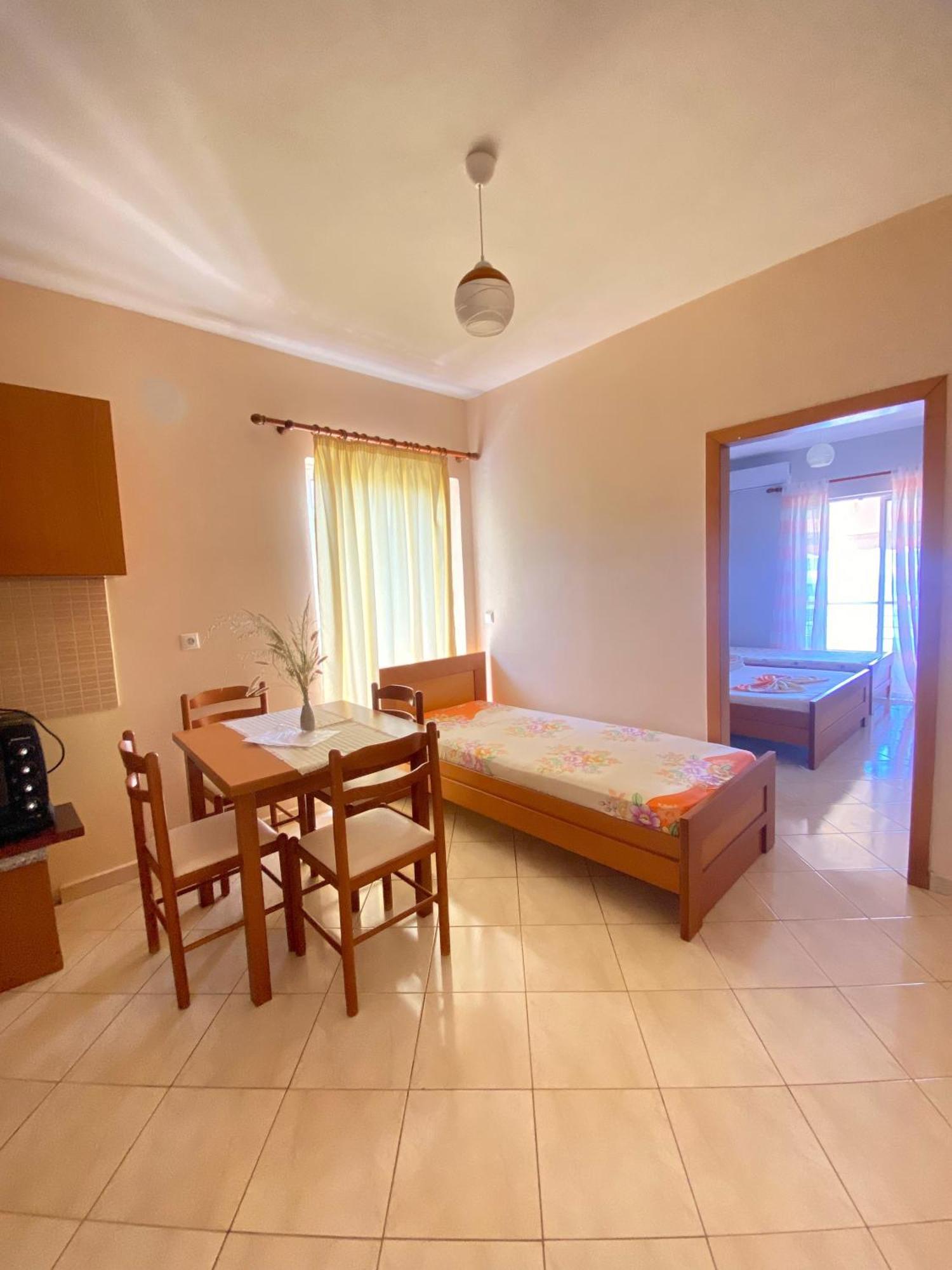 Erika'S House Apartment Lukove Ngoại thất bức ảnh